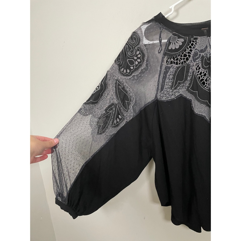 Free People Toni Top in Black Size Medium Boho Floral Casual - Picture 3 of 8